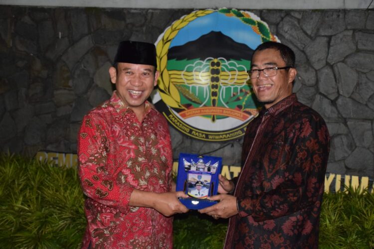 Walikota Payakumbuh dan Sekda Bukittinggi Saksikan Pengelolaan Sampah di Banyumas