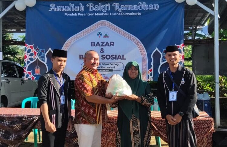 Santri Ponpes Manbaul Husna Purwokerto Gelar Baksos Ramadhan