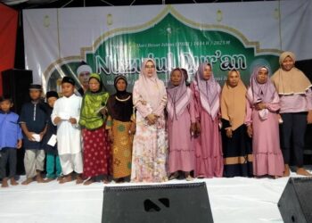 Wabup Cirebon Bunda Ayu Hadiri Nuzulul Qur,an Beri Santunan Anak Yatim Dan Jompo Di Desa Kanci Wetan