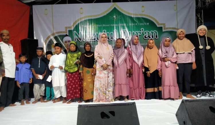 Wabup Cirebon Bunda Ayu Hadiri Nuzulul Qur,an Beri Santunan Anak Yatim Dan Jompo Di Desa Kanci Wetan