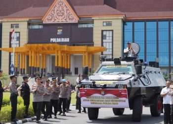 Terkejut, Danlanud RSN Dilepas Kapolda Riau Dengan Arakan Mobil Baracuda