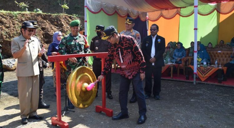 Bupati Banyumas Buka TMMD Tahap I di Desa Banjarpanepen Sumpiuh, Bangun Jalan Penghubung ke Selanegara