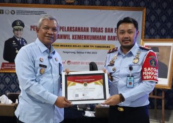 Kantor Imigrasi Kelas 1 Non TPI Tangerang Menerima Piagam Penghargaan Sebagai Satuan Kerja Berkinerja Terbaik Pertama di Lingkungan Kanwil Kemenkumham Banten