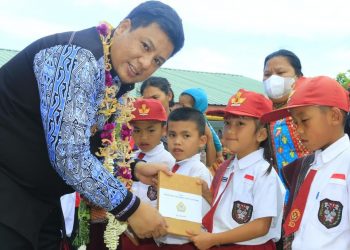 Bupati Samosir Bawa Pelayanan Gratis Ke – Desa Pananggangan II