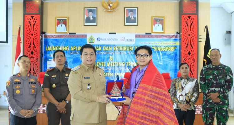 Bupati Samosir Launching Aplikasi Pajak dan Retribusi Daerah SIADAPARI