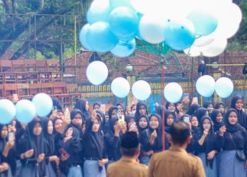 Dadan Sudrajat Apresiasi Kegiatan PENSI Yang Di Selenggarakan Kelas XII Angkatan 37 SMAN Cikatomas