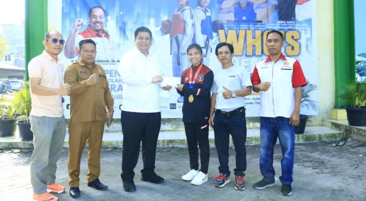 Bupati Samosir Sambut Kedatangan Rosa Beatrice Malau Atlet Peraih Medali Emas Ajang SEA Games Ke-32 Kamboja Tahun 2023