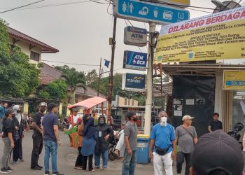 Warga Komplek Pertamina Pasang Spanduk Tolak PKL Berjualan, Pedagang : Kami Kaget dan Tolonglah Solusinya