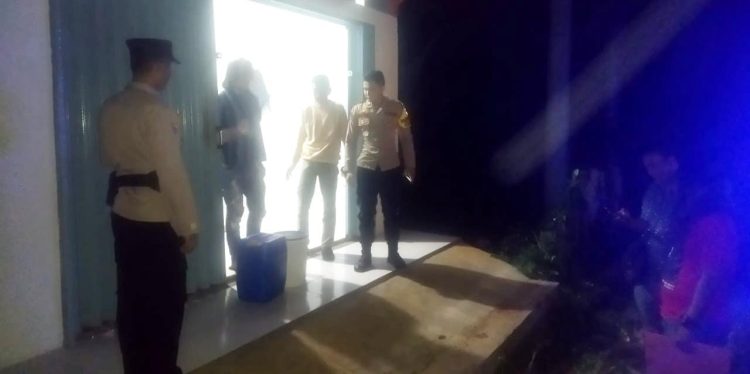 Polsek Rembang Sita 30 Liter Tuak dari Warung di Desa Losari