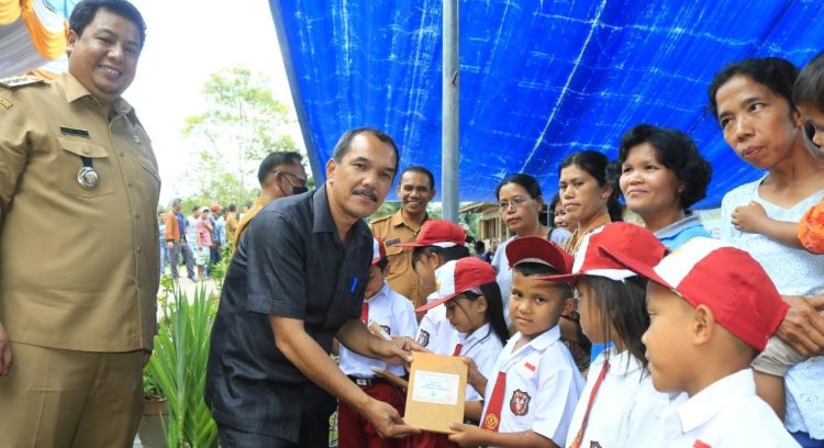 Berkantor di Desa Urat Timur, Bupati Samosir : Bunga Desa Untuk Pelayanan Yang Menyentuh Langsung Masyarakat Desa