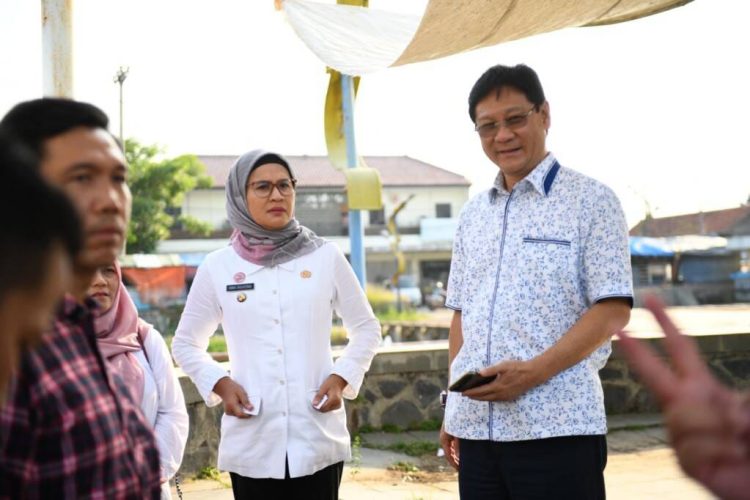 Bupati Nina Agustina Bersama Calon Investor Keliling Proyek Mangkrak