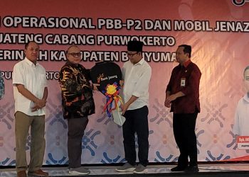 Bank Jateng Serahkan Ambulance Untuk RSUD Ajibarang dan 50 Motor Untuk Pemdes