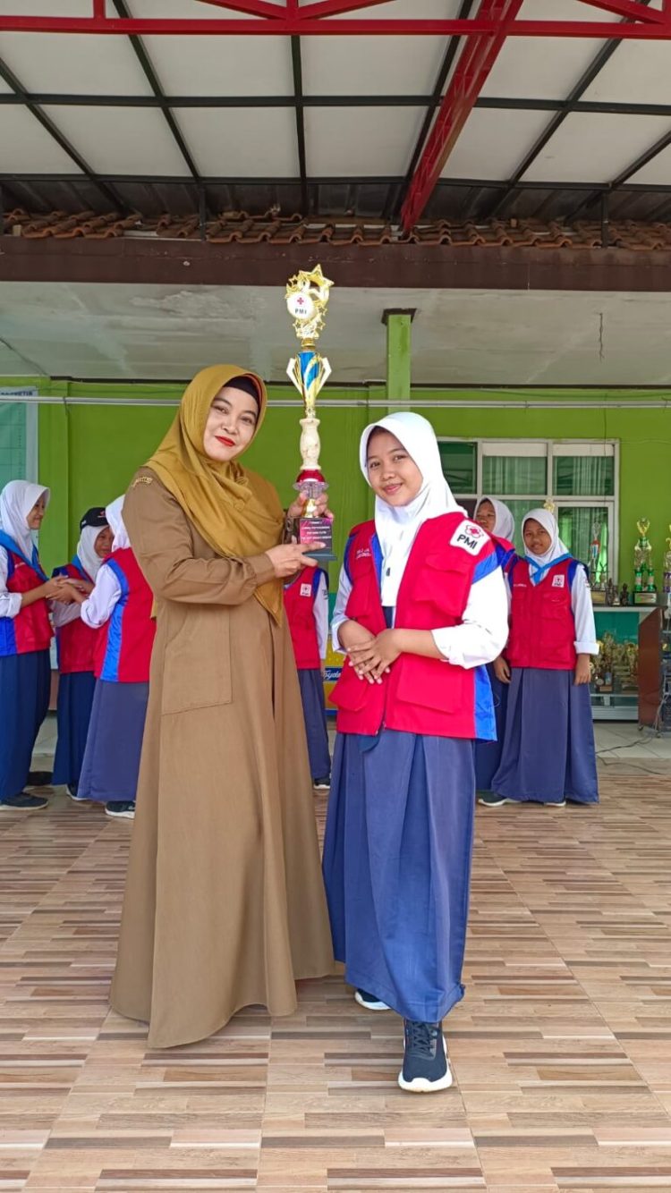 SMP Negeri 2 Jasinga Kembali Raih Prestasi Ekskul Paskibra dan PMR