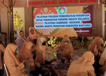 Dharma Wanita Banyumas Gelar Pelatihan Pembuatan Kerajinan Makrame