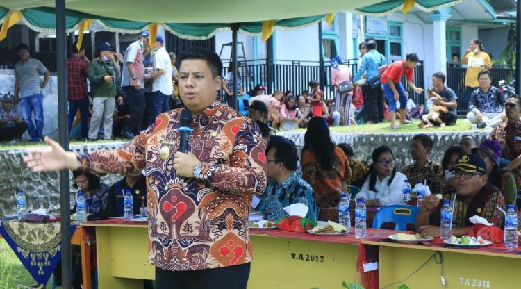 Bupati Samosir Bawa Pelayanan Ke – Desa Harian