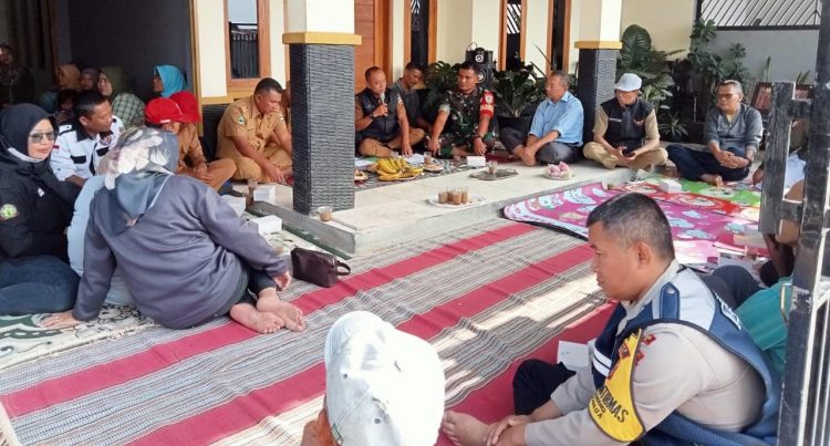 Pemdes Kertawangi Lakukan Musyawarah Bahas Perbaikan Jalan Desa