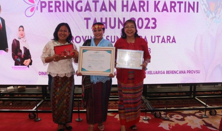 Novi Dharmayanti, Kartini Dari Samosir Dapat Penghargaan Dalam Puncak Perayaan Hari Kartini Sumut