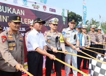 Menko PMK, Kakorlantas Polri dan Dirut Jasa Raharja Gelar Pelepasan Mudik Balik One Way di Gerbang Tol Kalikangkung