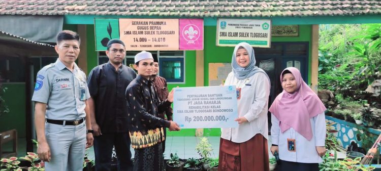 Penyerahan Program Tanggung Jawab Sosial dan Lingkungan (TJSL) kepada SMA Islam Sulek Tlogosari Bondowoso
