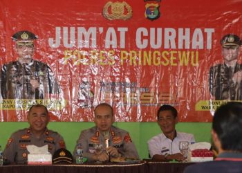 Jumat Curhat Di Mataram, Kapolres Pringsewu Terima Keluhan Warga Soal Remaja Suka Nongkrong di Jembatan