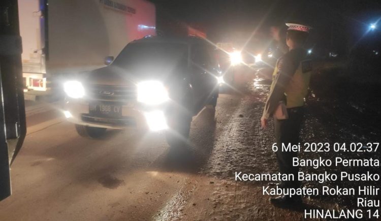 Satlantas Polres Rohil Kembali Urai Macet di KM 07 Balam, Agar Aman dan Lancar