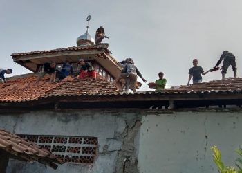 Warga Kampung Pasirnangka Gotong Royong Bangun Masjid Nurul Qirom