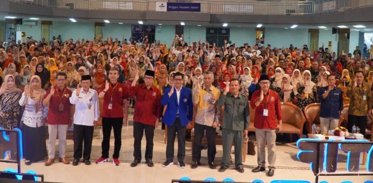 Rangkaian Hardiknas : 833 Guru di Banyumas Ikuti Seminar Nasional