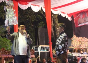 Penampilan Pagelaran Tiga Dalang Pungkasi Peringatan Hardiknas Banyumas
