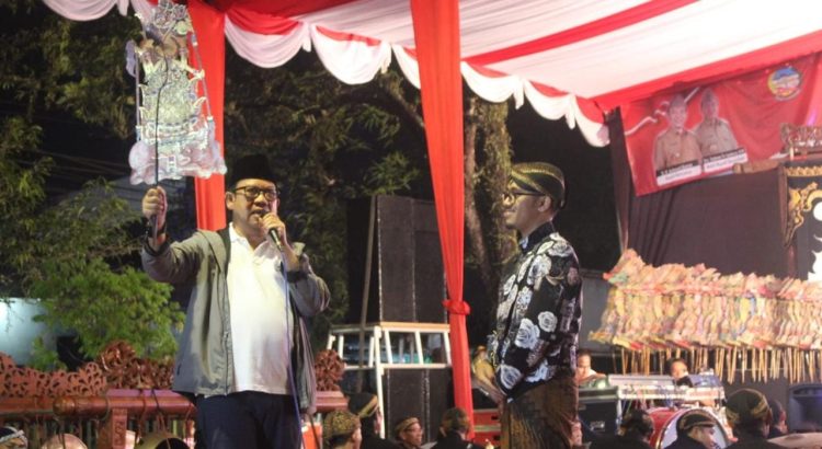 Penampilan Pagelaran Tiga Dalang Pungkasi Peringatan Hardiknas Banyumas