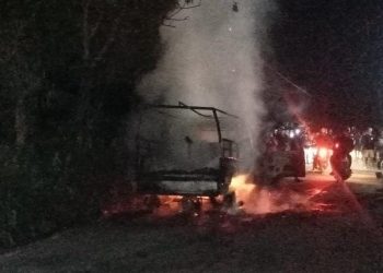 Mobil PIck Up  Terbakar Dijalan Umum