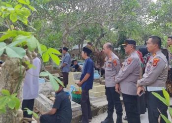 Kapolres Pringsewu Takziah Kerumah Duka Briptu Rahayu Laili