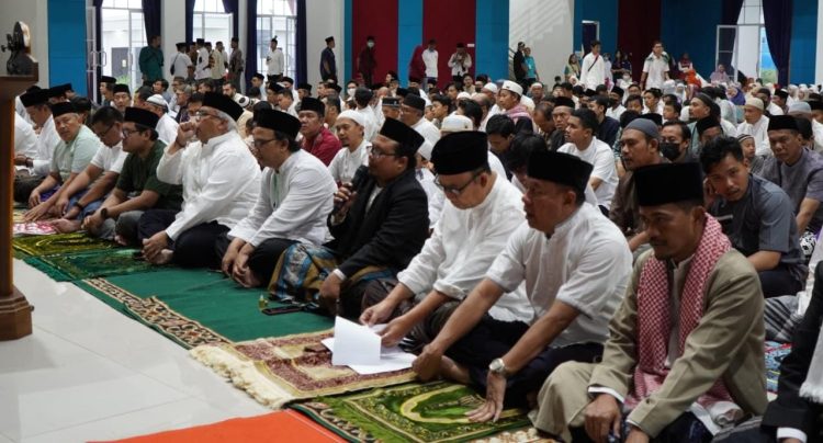 Ribuan Masyarakat Banyumas Ikuti Salat Idul Adha di Convention Hall Putra Sang Fajar