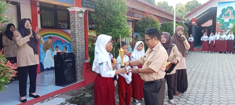 Kinerja Kepala Sekolah UPTD SDN Bojong Sari 2 Kec Sindang Kabupaten Indramayu Patut di Apresiasi