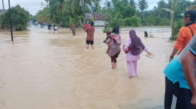 Kapolsek Semaka Jelaskan Kronologis dan Kerugian Musibah Banjir dan Longsor di Wilayah Hukumnya
