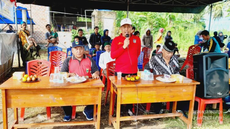 PLT Kadis Kominfo Mewakili Bupati Tanggamus Membuka Turnamen Sepak Bola Mini sekaligus Memberikan Bantuan.