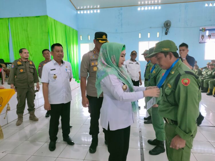 Bupati Dewi Handajani Menghadiri dan Membuka Secara Resmi Sosialisasi Pemberdayaan Perlindungan Masyarakat (SATLINMAS) Tanggamus