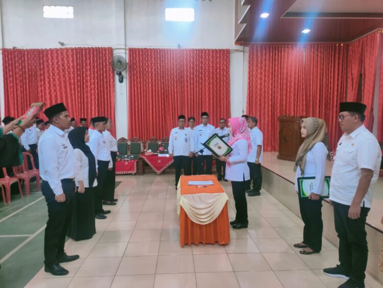 Bupati Dewi Handajani Lantik Fungsional Guru Di Tanggamus