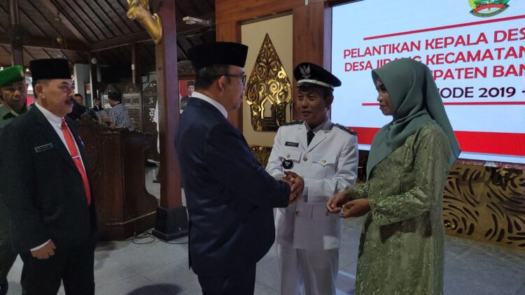 Bupati Banyumas Lantik Kades Antar Waktu Desa Jipang