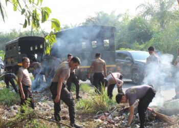 Kabid Humas Polda Riau Mewakili Polda Riau Adakan Bersih Lingkungan