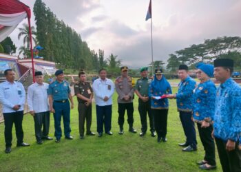 Bupati Tanggamus Hj. Dewi Handajani, Menjadi Pemimpin Upacara Hari Koperasi, Hari Kelautan, dan Hari Anak Nasional Tahun 2023.