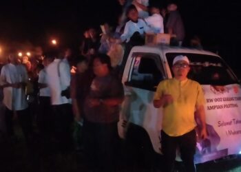 “Sambut 1 Muharram 1445 Hijriyah, Warga RT 04 RW 06 Desa Cikopomayak iIkut Pawai Obor dan Istighosah”