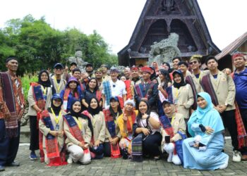 Bupati Samosir Dampingi Kunjungan Kerja Menparekraf Ke – Desa Wisata Hariara Pohan