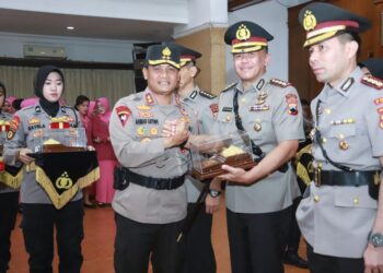 Kapolda Jateng Pimpin Sertijab 4 PJU dan 5 Kapolres, Kabidhumas Polda Jateng yang baru Komiten Teruskan Kebijakan Jalin Kemitraan Positif Dengan Media