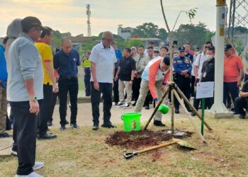 PJ Gubernur DKI Jakarta Kujungi Waduk Rambutan II Dan Lakukan Penghijauan