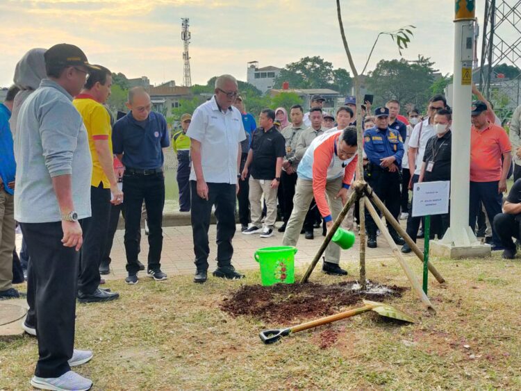 PJ Gubernur DKI Jakarta Kujungi Waduk Rambutan II Dan Lakukan Penghijauan