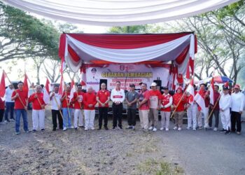 Kapolres Pringsewu Hadiri dan Dukung Gerakan Pembagian 10 Juta Bendera Merah Putih