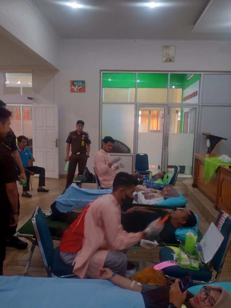 Kejaksaan Negeri Kota Solok Gelar Donor Darah Dalam Rangka HBA (Hari Bhakti Adhyaksa) Ke – 63 Tahun 2023