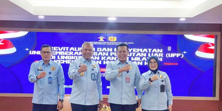 Kakanwil Kemenkumham Banten Terima Penyematan Pin Unit Pemberantasan Pungutan Liar Oleh Inspektur Jenderal