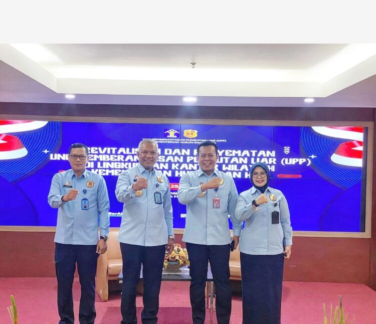 Kakanwil Kemenkumham Banten Terima Penyematan Pin Unit Pemberantasan Pungutan Liar Oleh Inspektur Jenderal