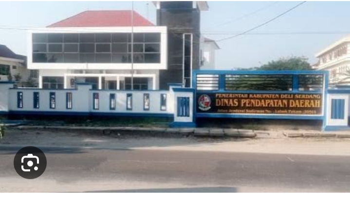 Desa Cikopomayak Menjaga Lingkungan Melalui Kegiatan Jumat Bersih